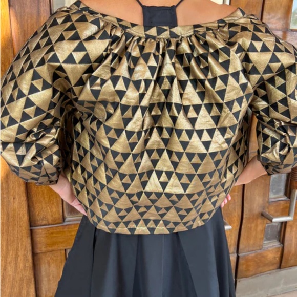 ✨andAndrea ✨Gold and Black Blazer with Elegant Design - Picture 3 of 8